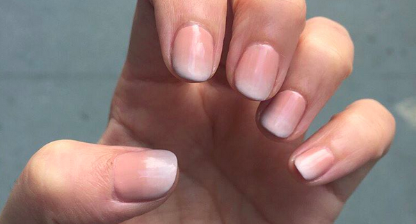 Ombré nail, come realizzare la manicure sfumate più trendy della stagione